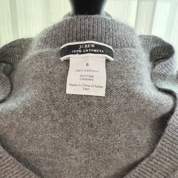 J. Crew Women’s 100% Cashmere V-neck Sweater, Gray, Small - Picture 2 of 2